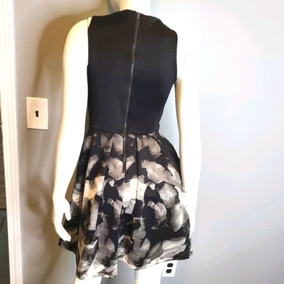 New with Tags Floral Fit and Flair Dress XS - Picture 11 of 11